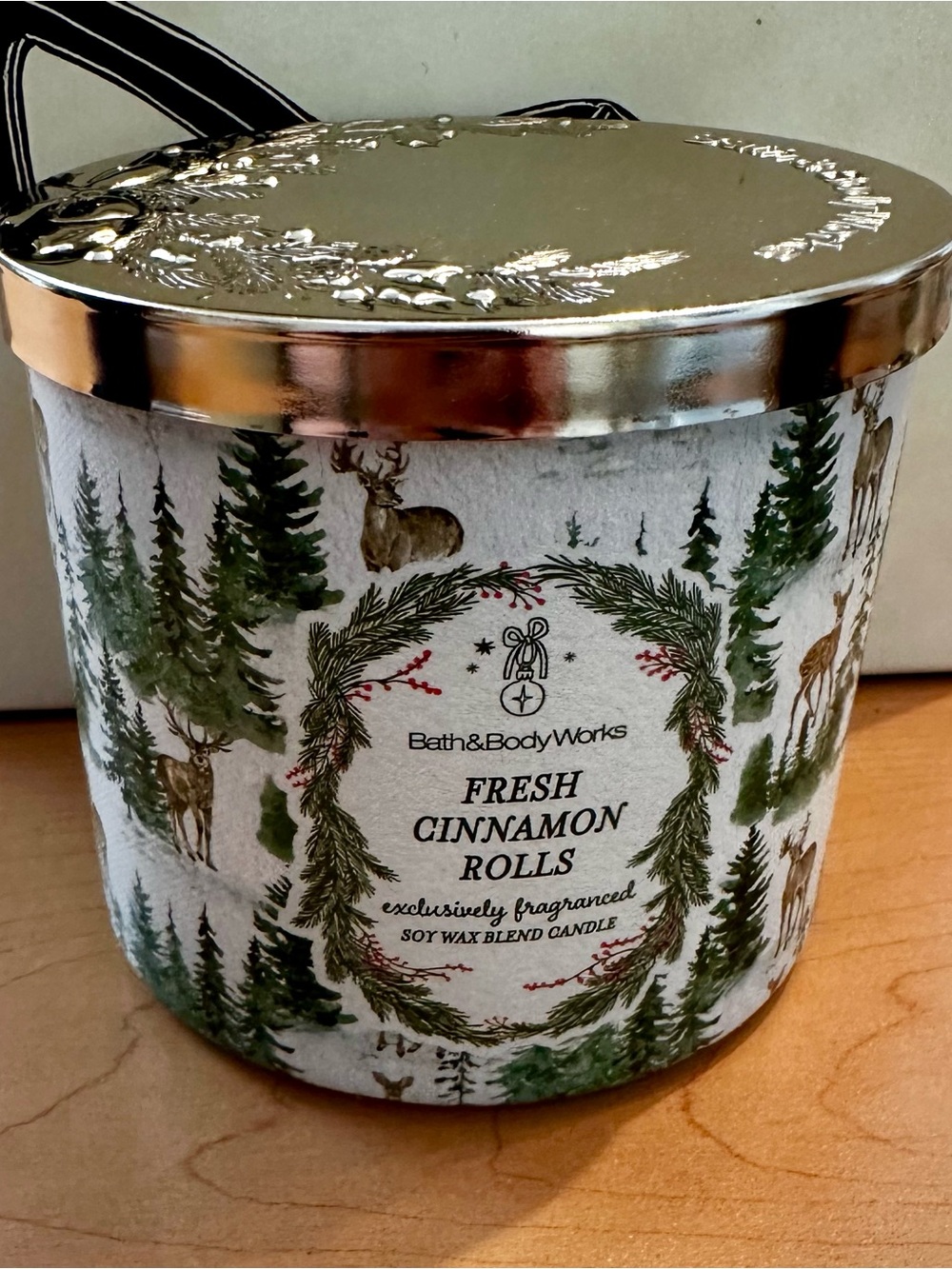 Bath & Body Works Fresh Cinnamon Rolls Scented Candle - Gold Lid